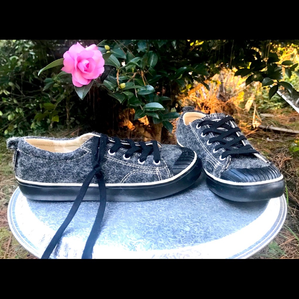 Keen Elsa fleece fashion sneakers